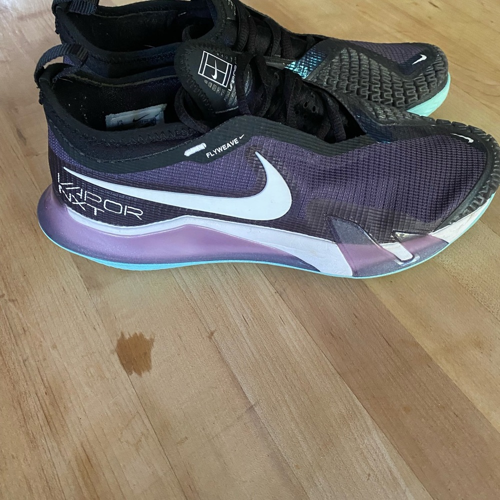 Nike Women's Black and Purple Athletic Shoes